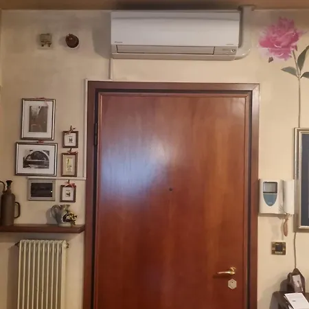 Ampio Nel Centro Storico Di شقة *